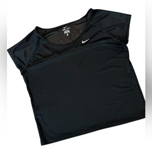 Nike Women's Black Dri-FIT cropped Top size large